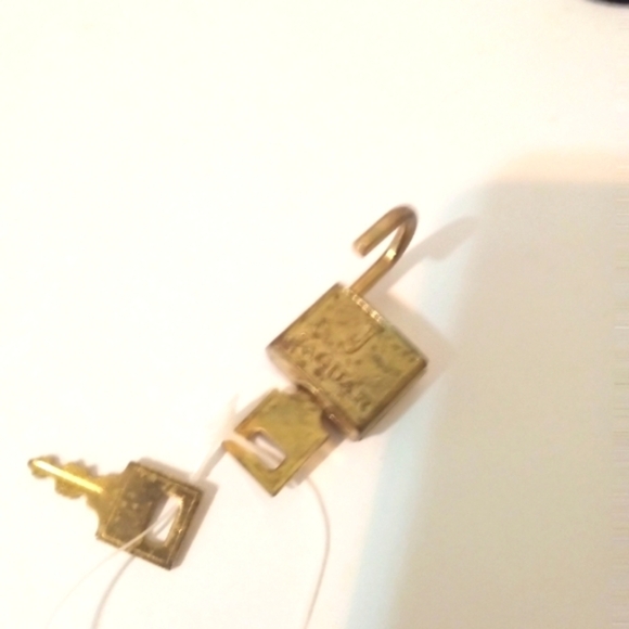 Vintage Lock Jaguar Luggage Pad Lock Gold Tone Working 2 Keys Rare - Picture 4 of 4
